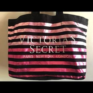 Victoria secret bag 17 inch/20 inches like new